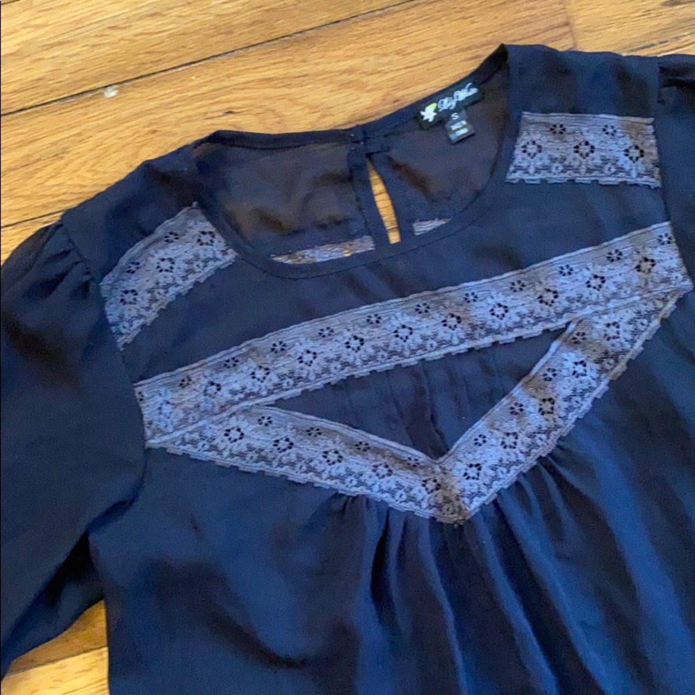 Lily White Navy Flowy Boho Sheer Lace Top 🦋
